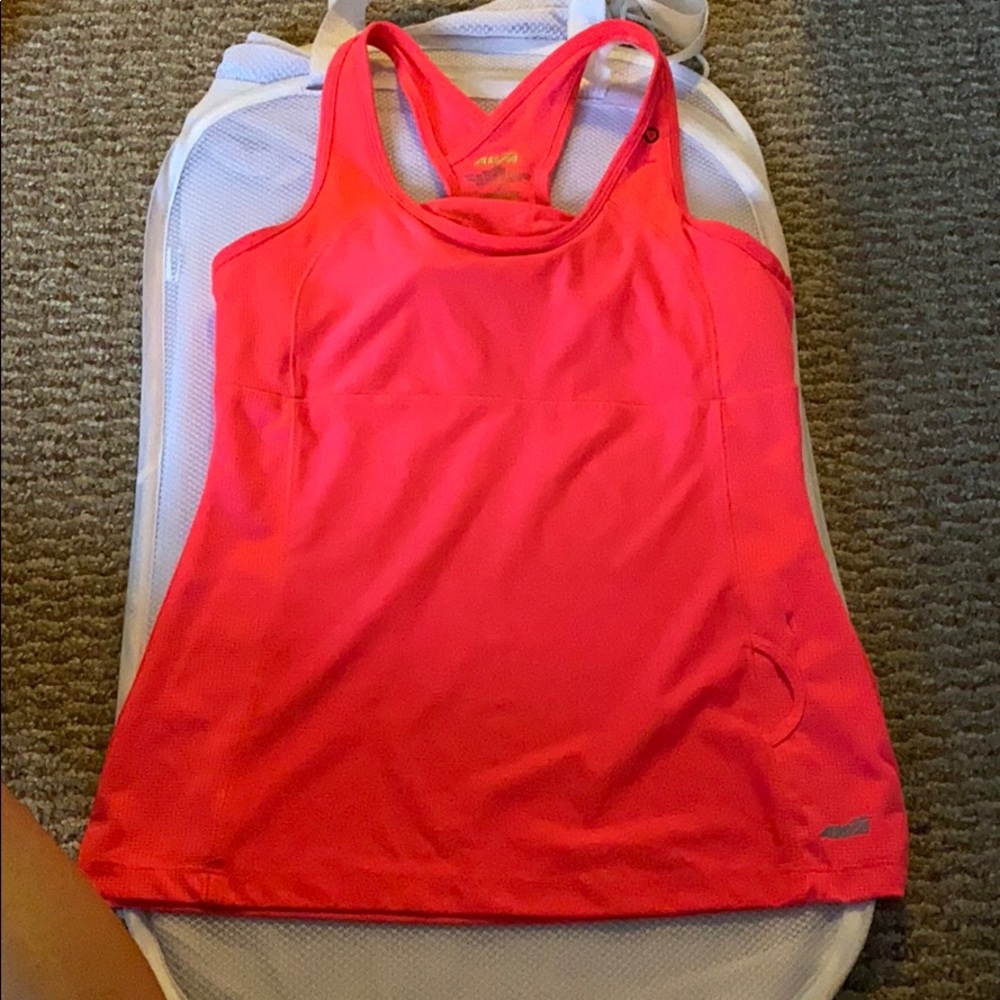 activewear top